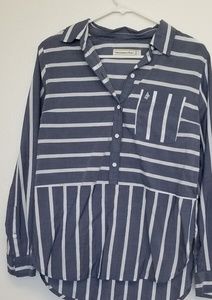 Abercrombie & Fitch Size Small High-Low Shirt